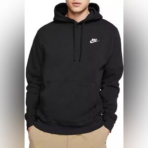 Nike Men’s Sportswear Club Fleece Sweatshirt in black